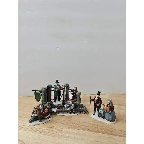 Dept 56 A Christmas Carol Reading by Charles Dickens Set of 4 No. 58403 - Picture 2 of 16